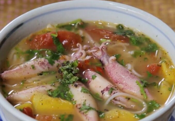 serving squid noodle soup