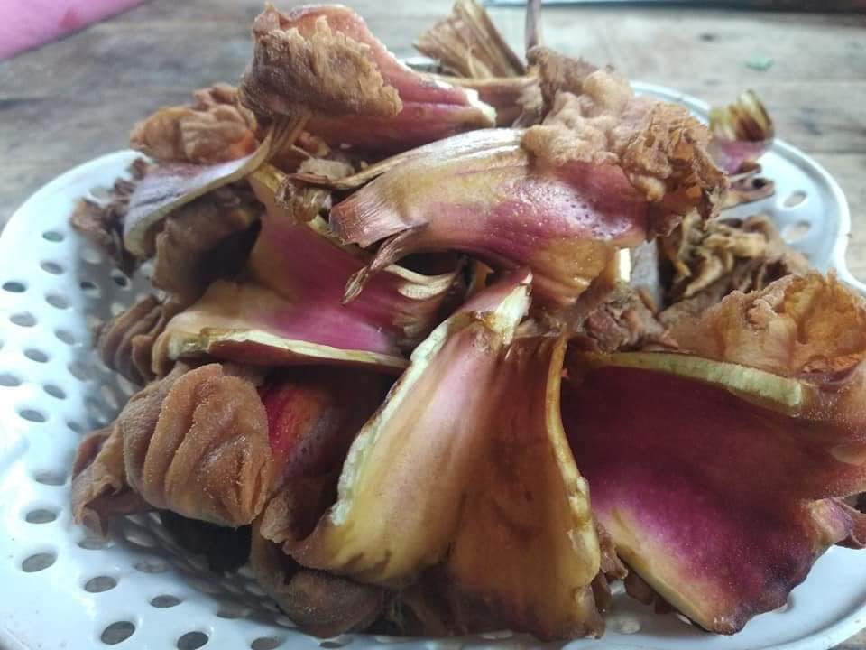 sti-fried oroxylum flowers with minced pork